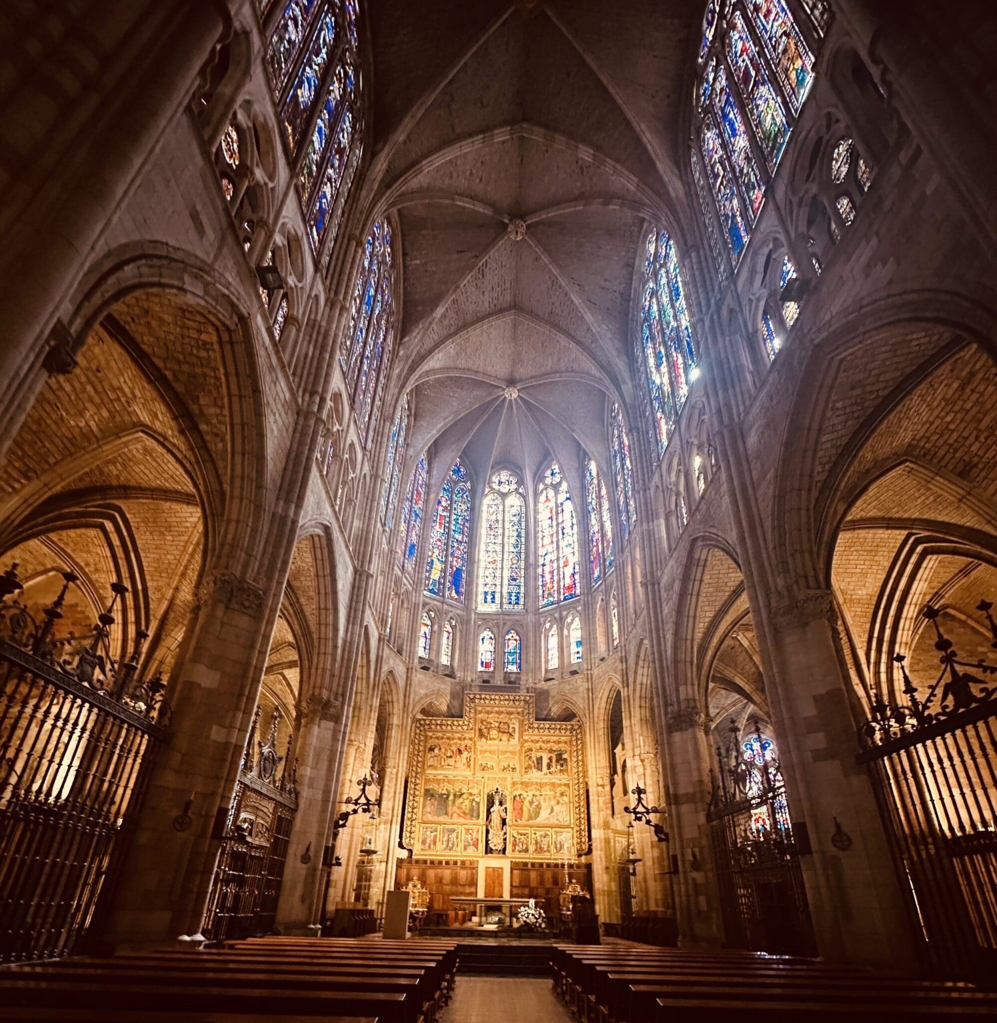 León Cathedral Interior