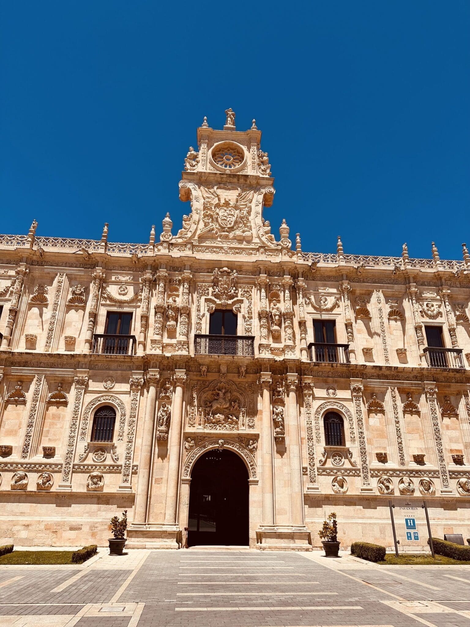 León Parador