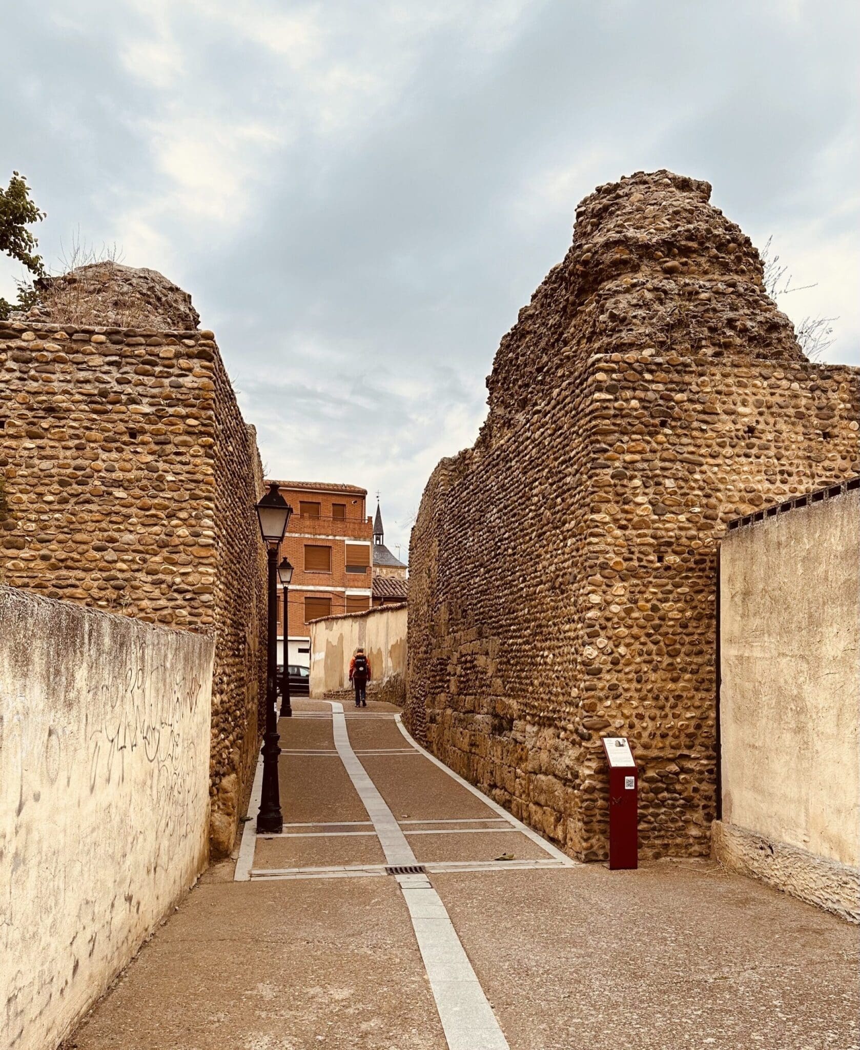 Puerta de Santiago through the medieval walls