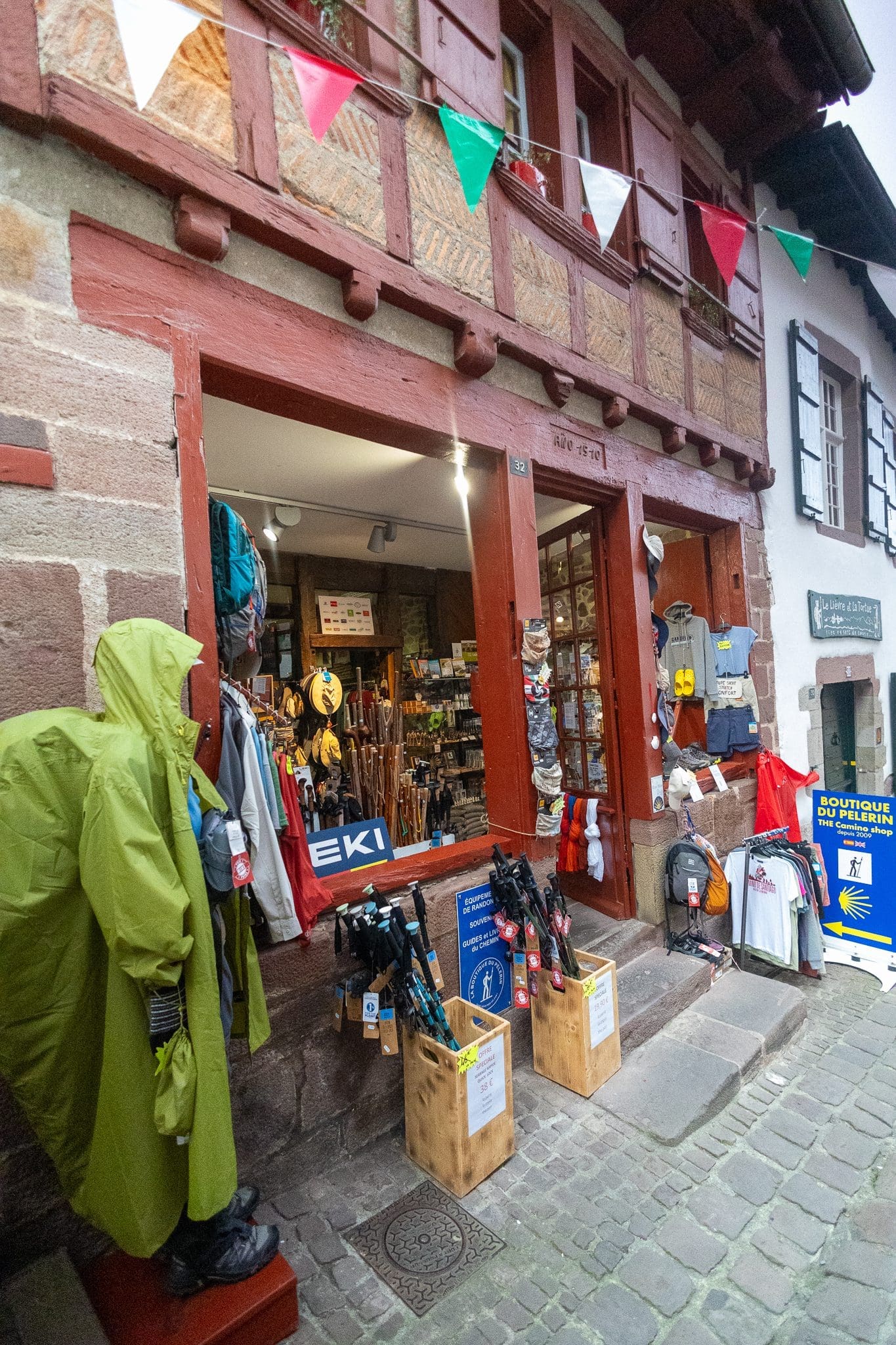 St Jean de Pied Outdoor Store